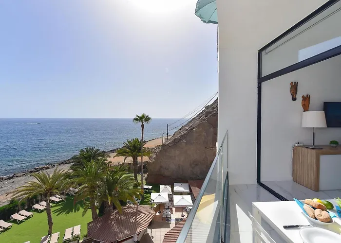 4 By Villagrancanaria *